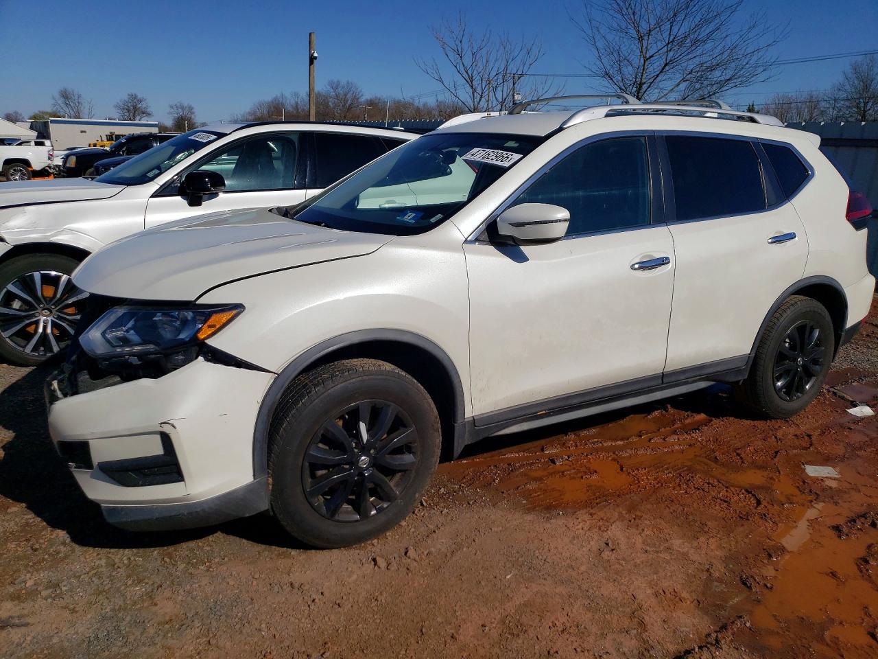 Salvage Nissan Rogue Image