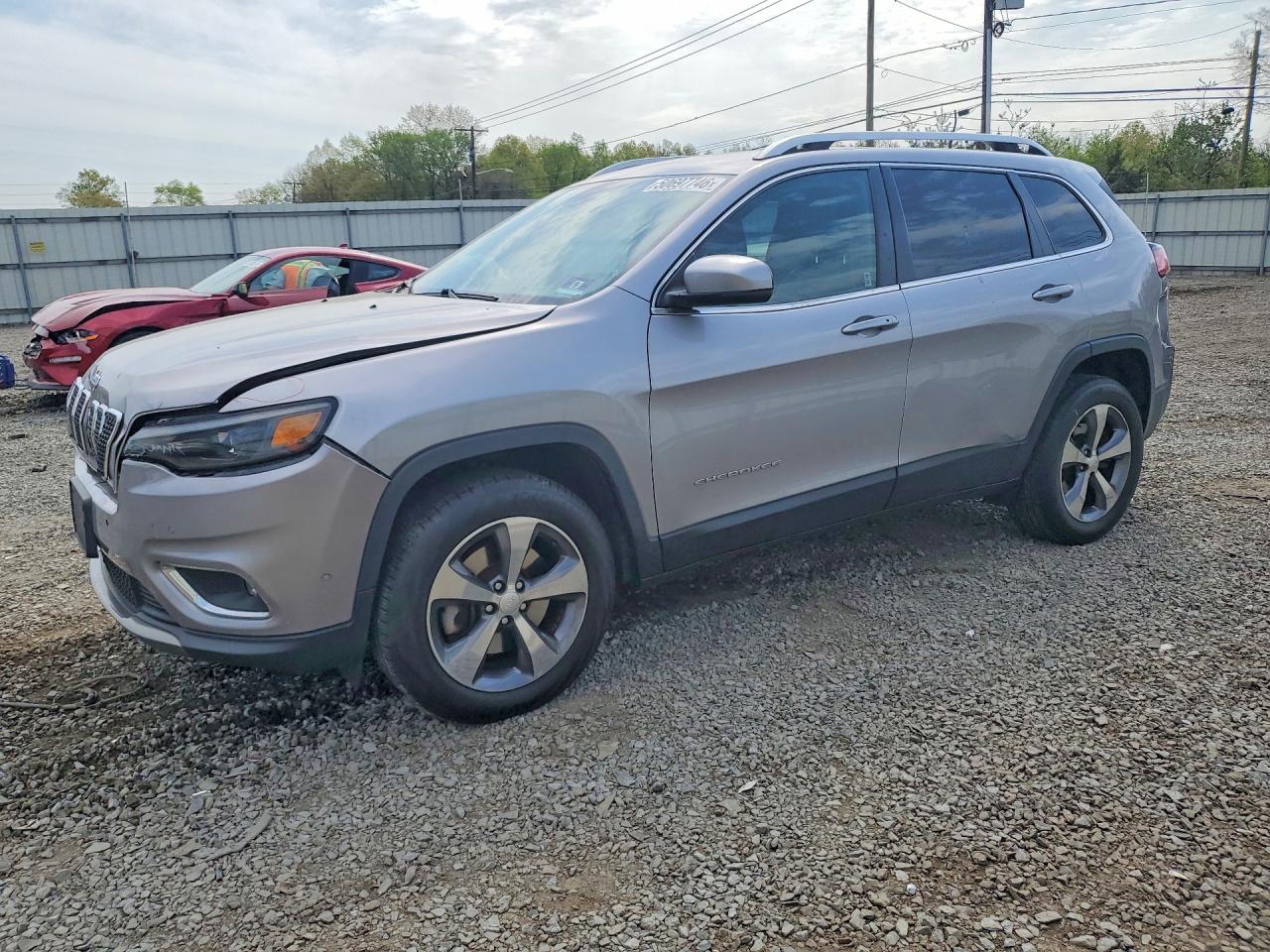 Salvage Jeep Cherokee Image