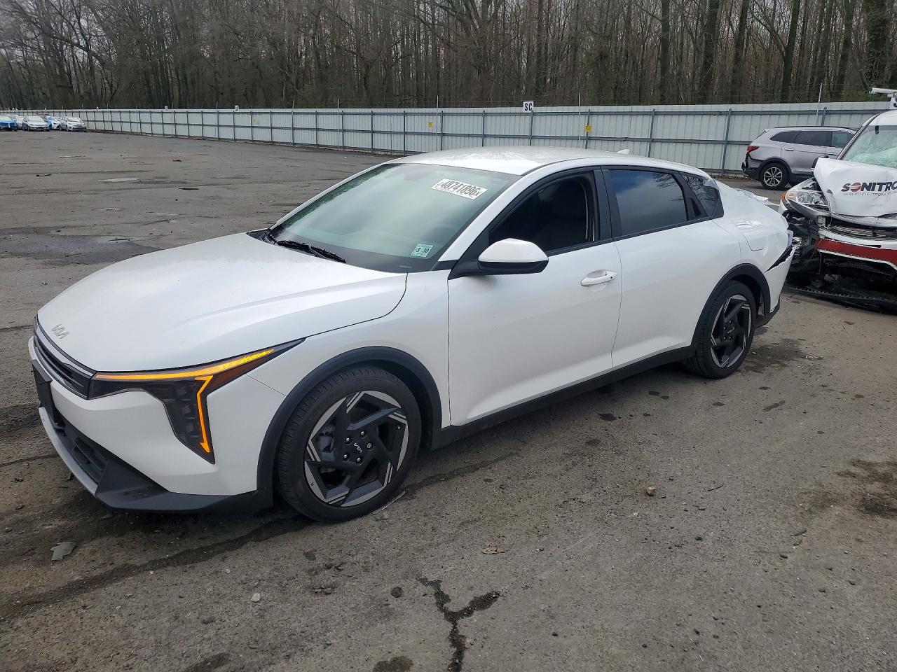 Salvage Kia K4 Image
