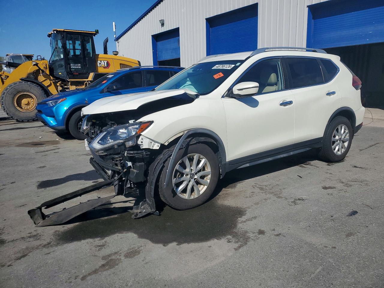 Salvage Nissan Rogue Image
