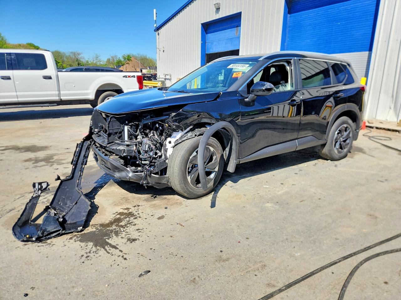 Salvage Nissan Rogue Image