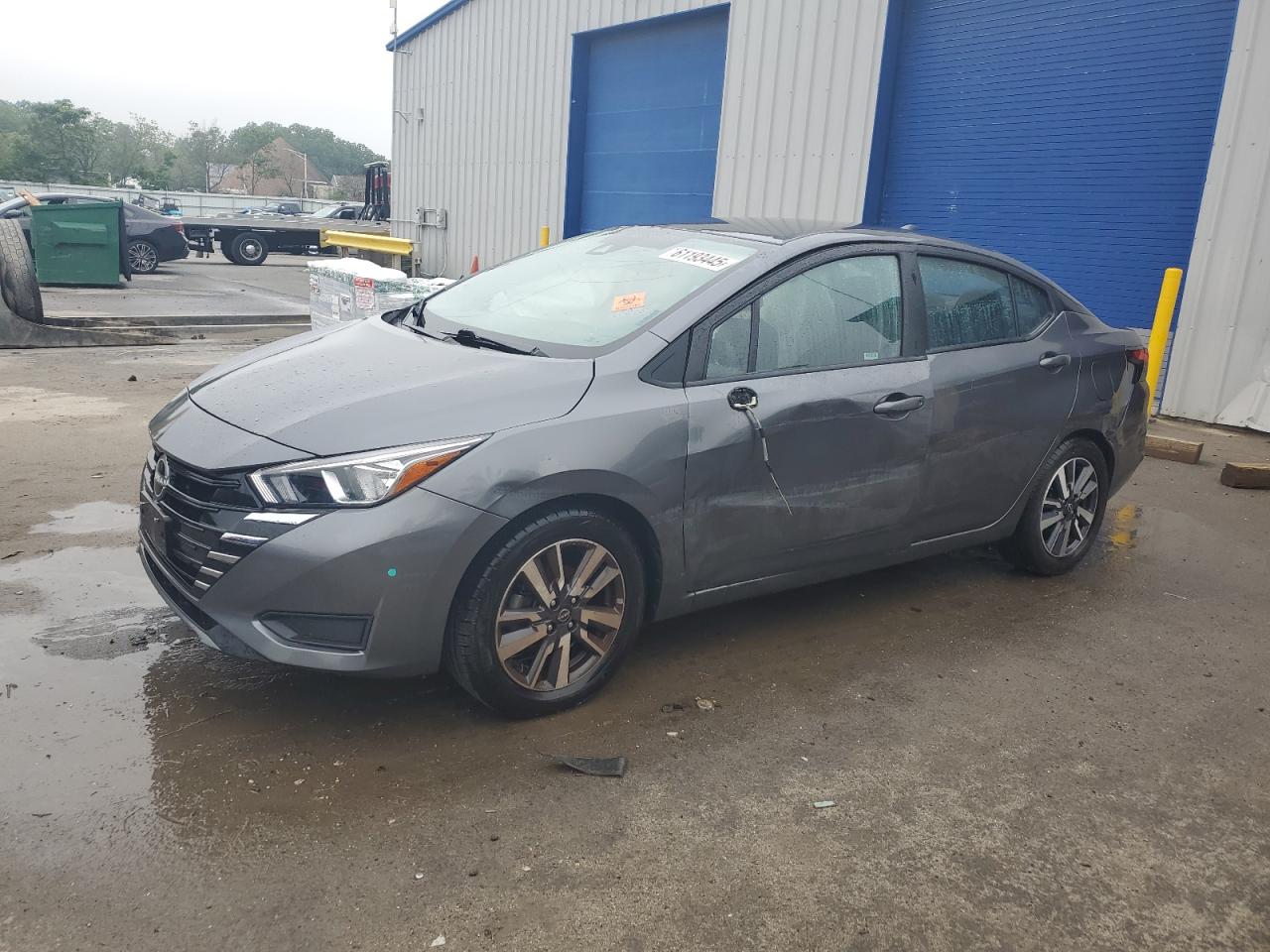 Salvage Nissan Versa Image