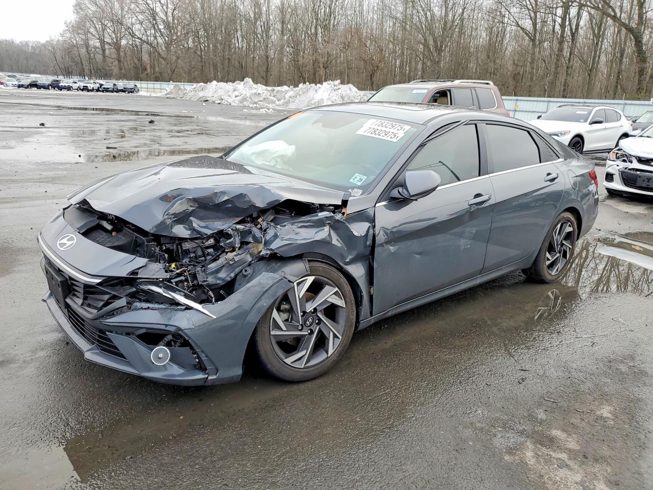 Salvage Hyundai ELANTRA Image