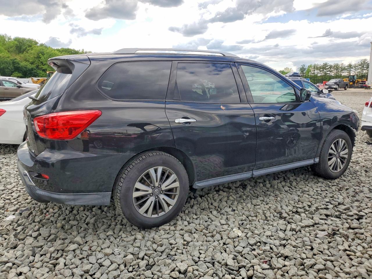 Nissan Pathfinder Sv