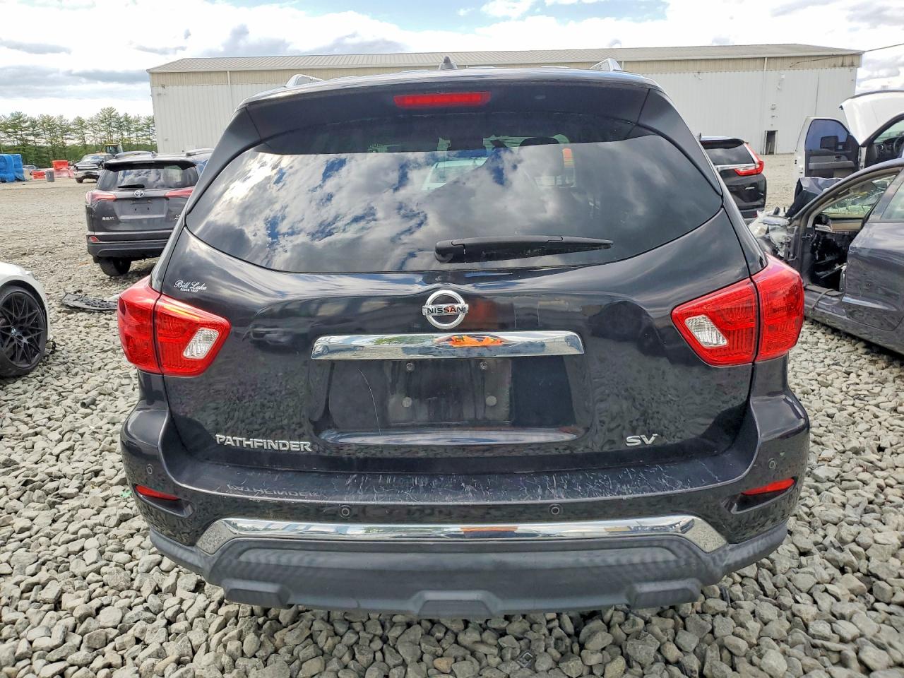 Nissan Pathfinder Sv