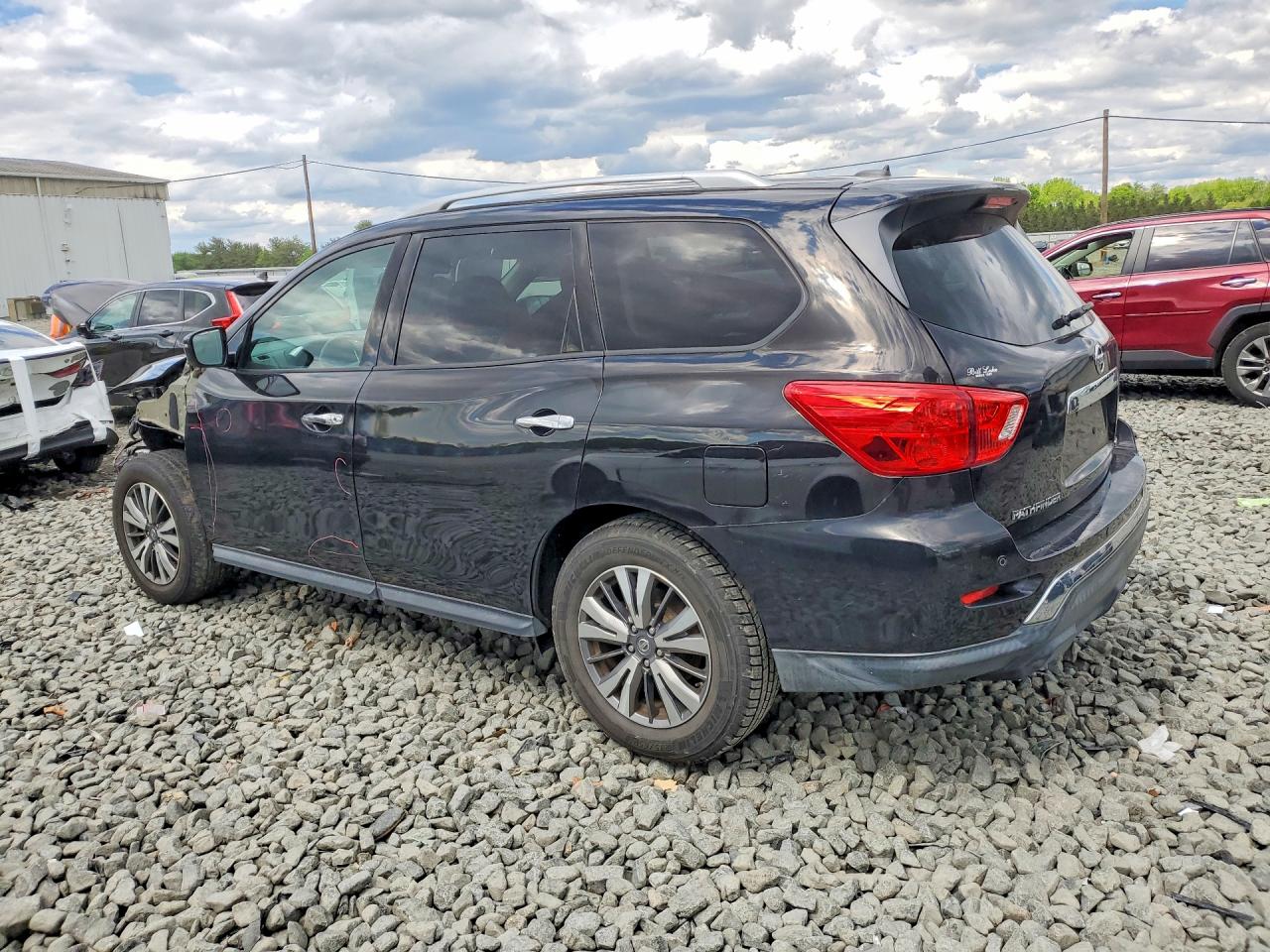 Nissan Pathfinder Sv