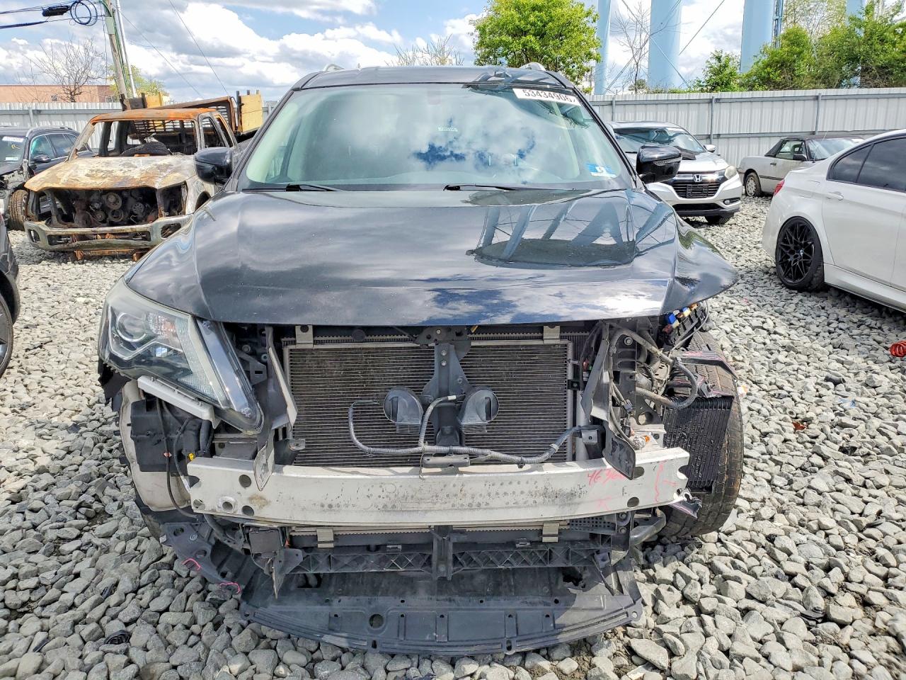 Nissan Pathfinder Sv