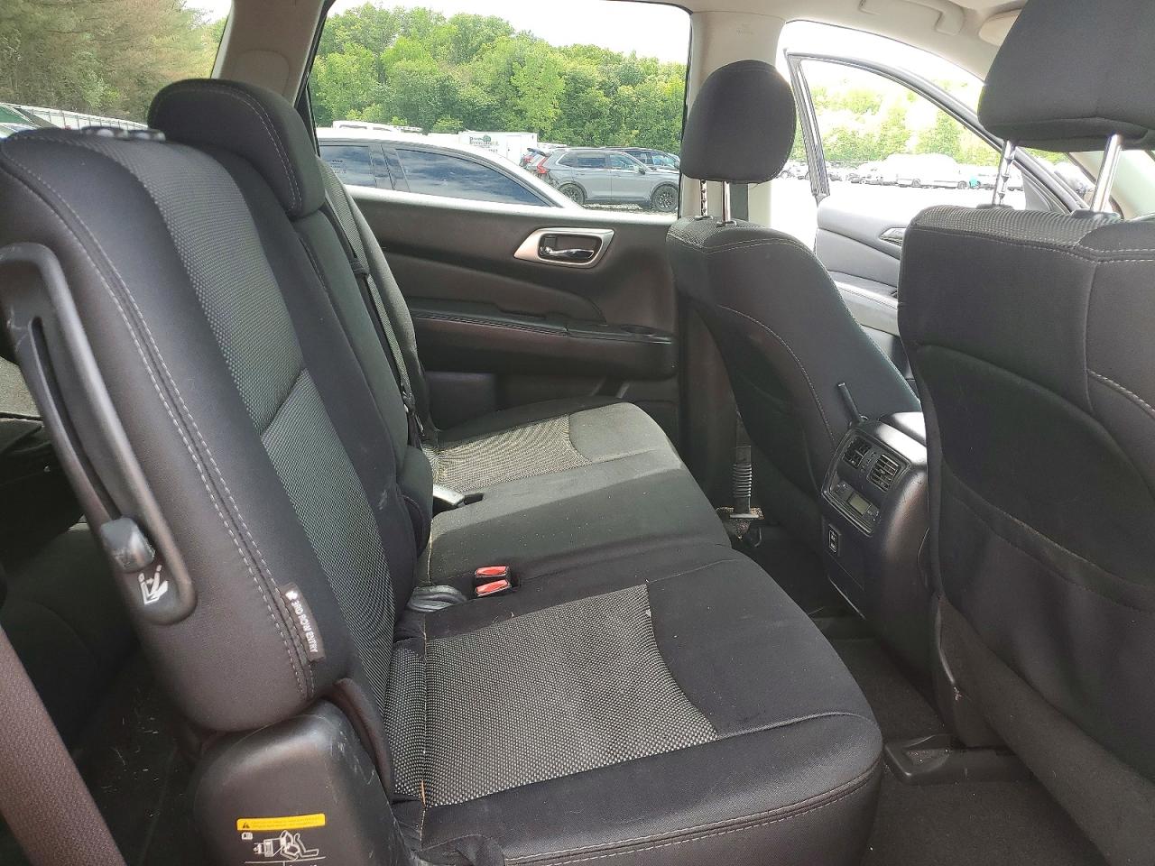 Nissan Pathfinder Sv