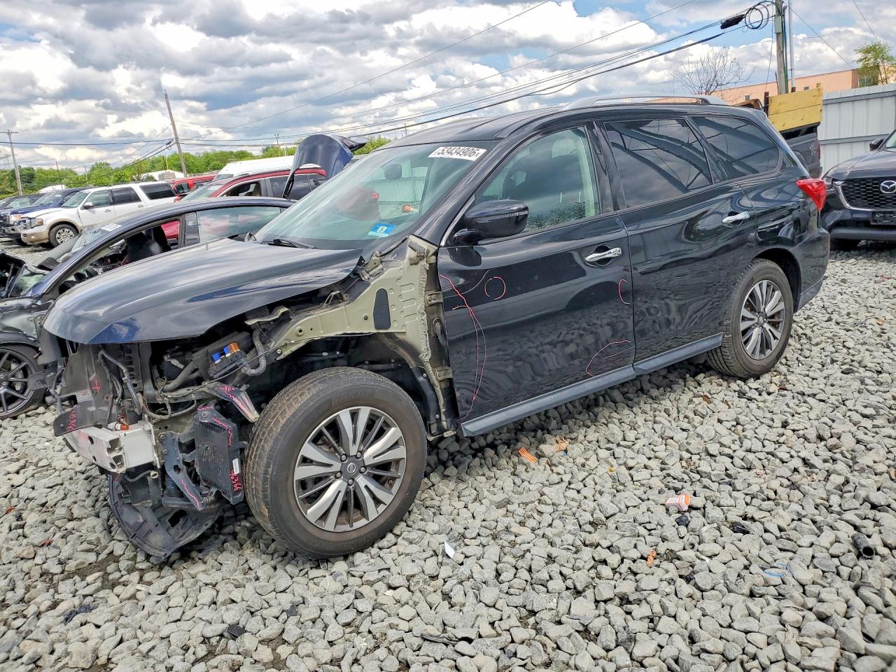 Salvage Nissan Pathfinder Image
