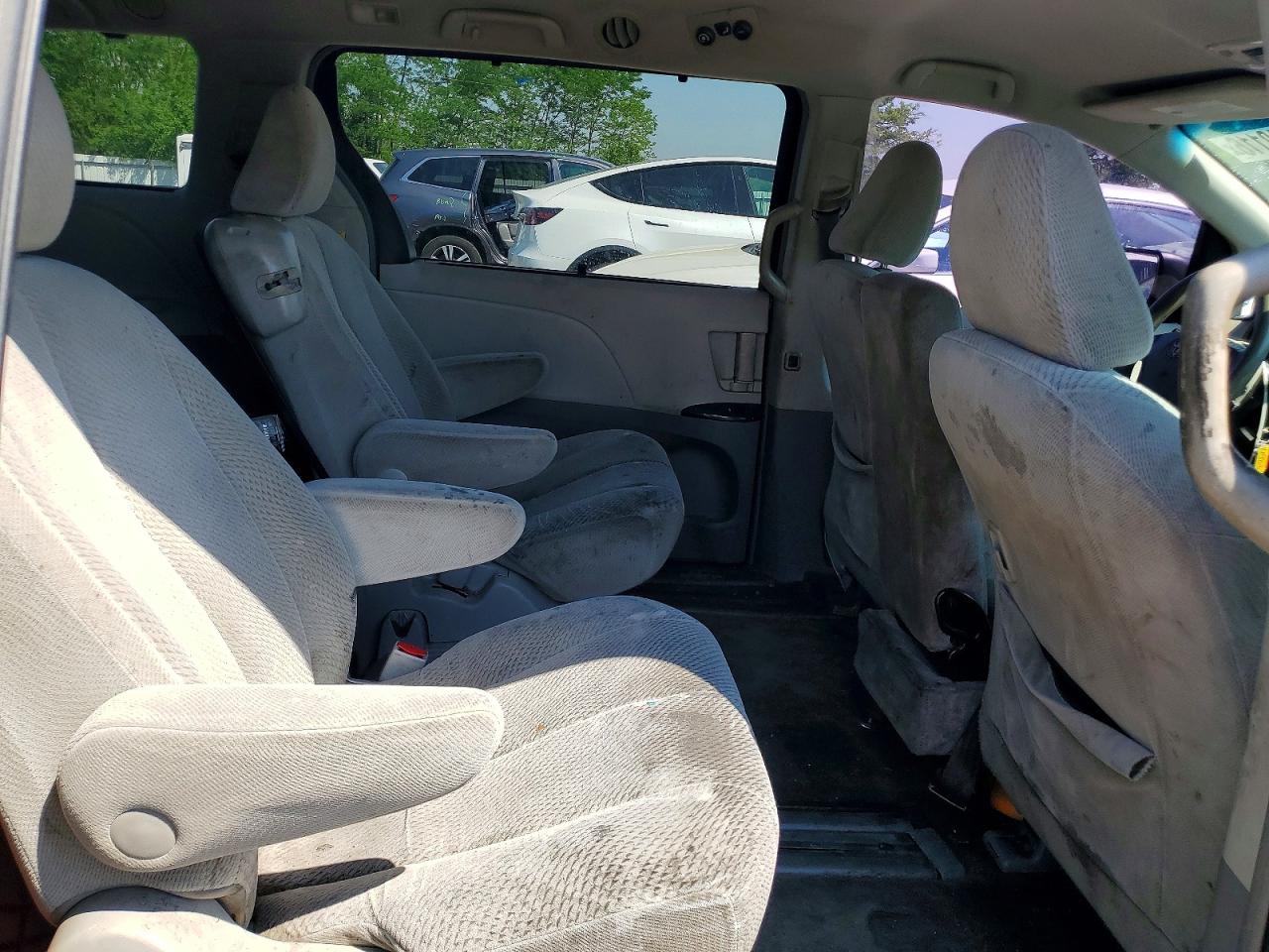 Toyota Sienna Le