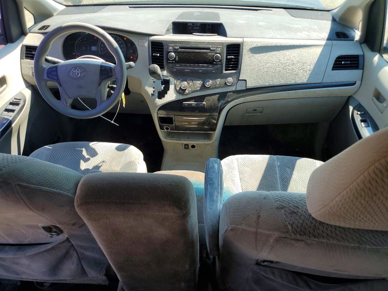 Toyota Sienna Le