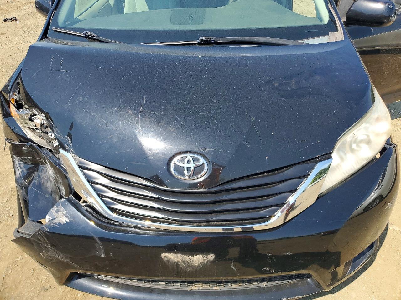 Toyota Sienna Le