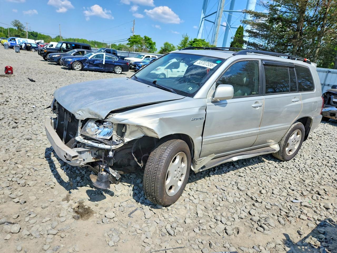 Salvage Toyota Highlander Image