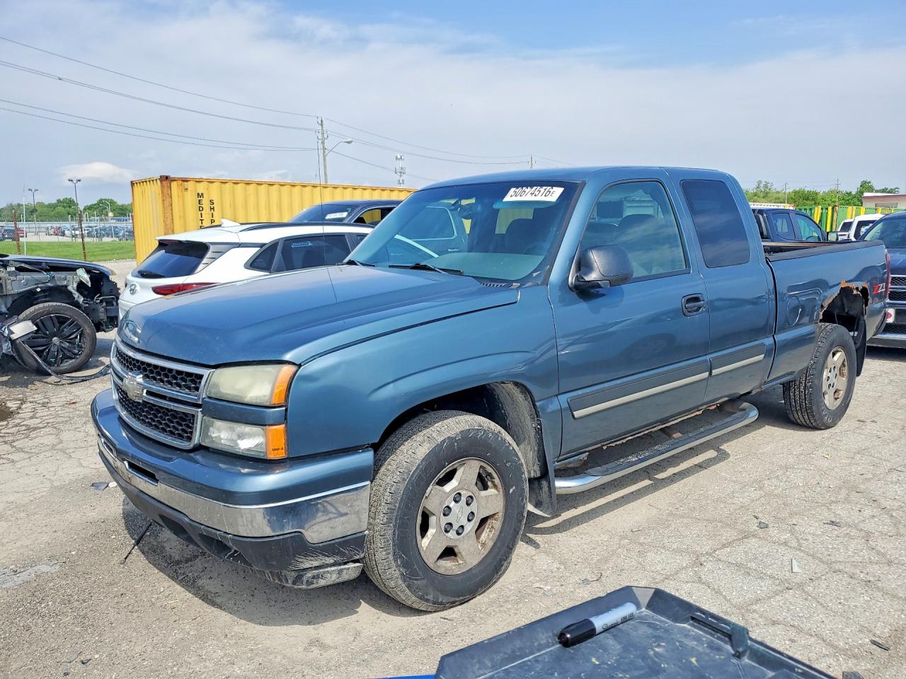 Salvage Chevrolet Silverado Image