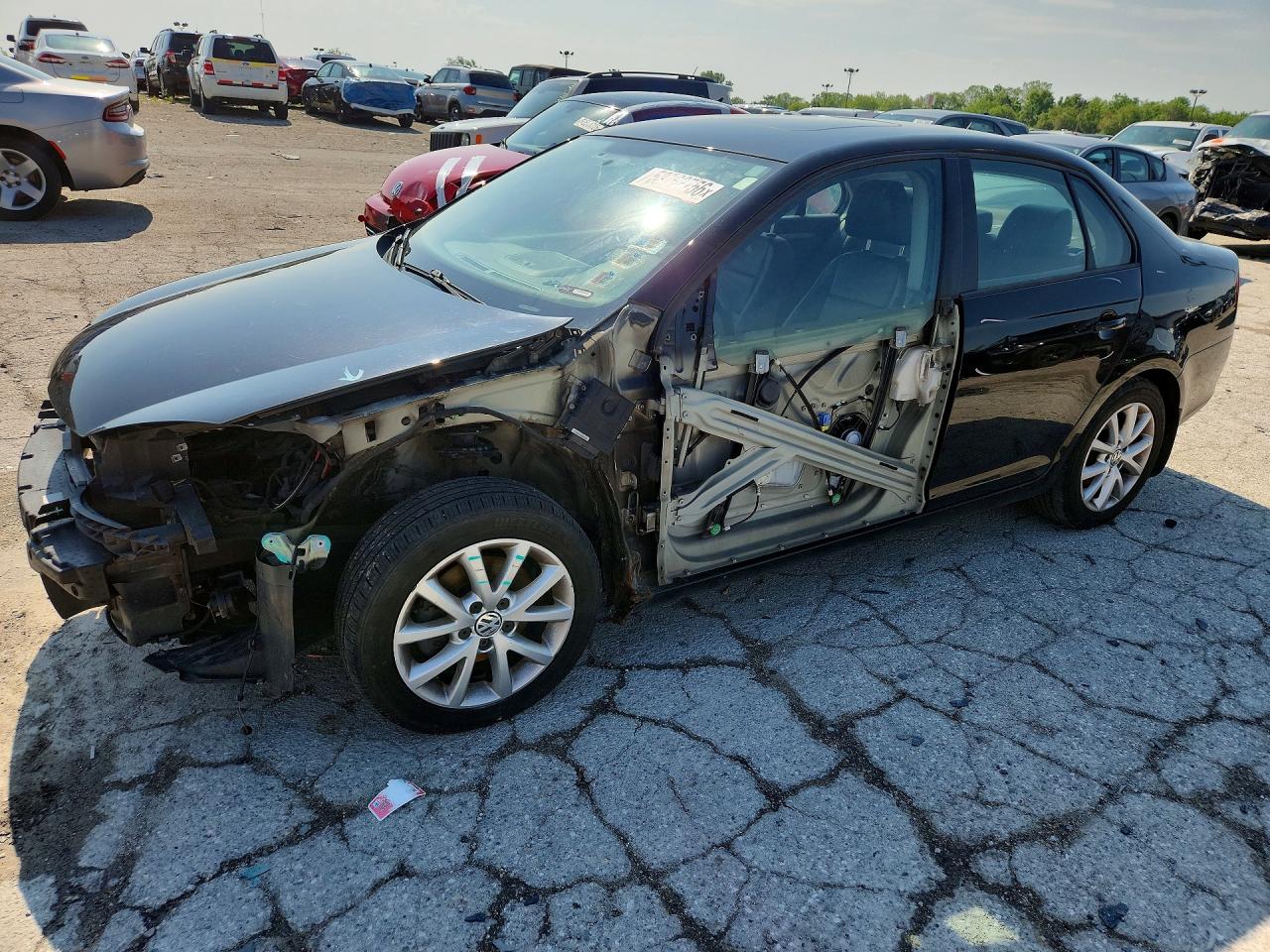 Salvage Volkswagen Jetta Image