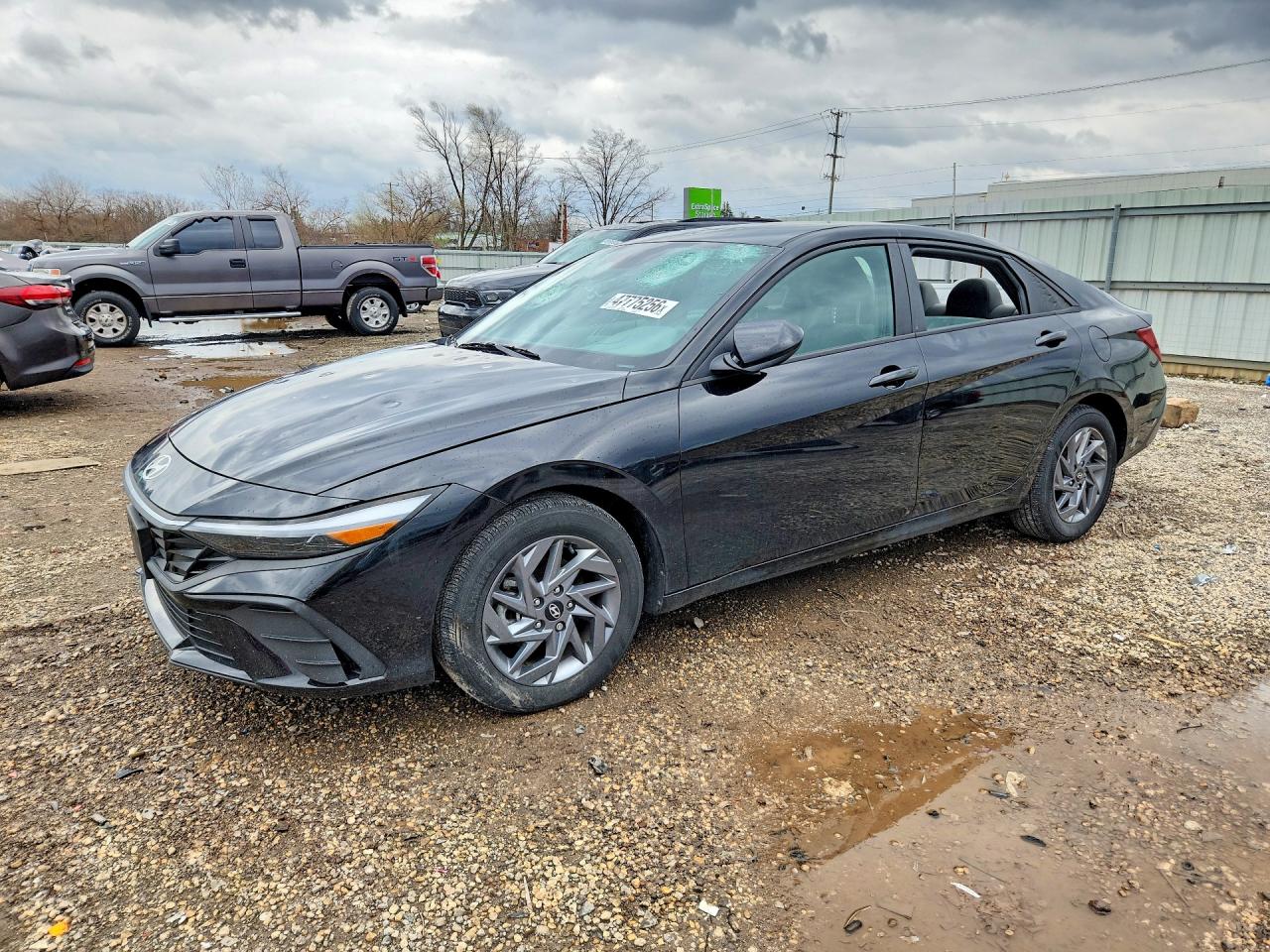 Salvage Hyundai ELANTRA Image