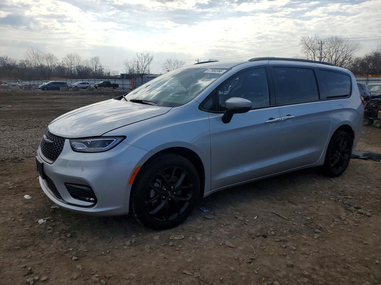 Salvage Chrysler Pacifica Image