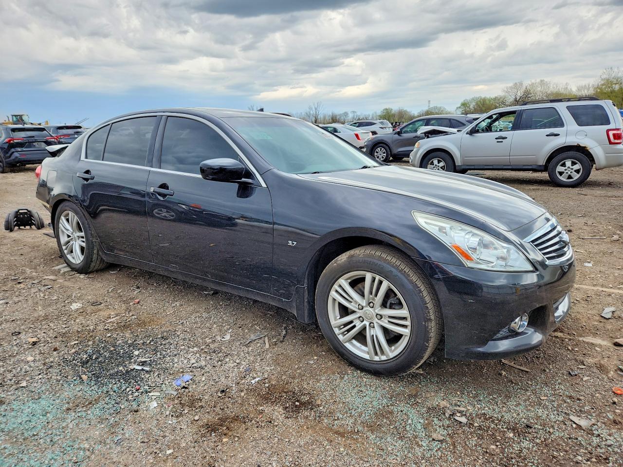INFINITI Q40 Base Base