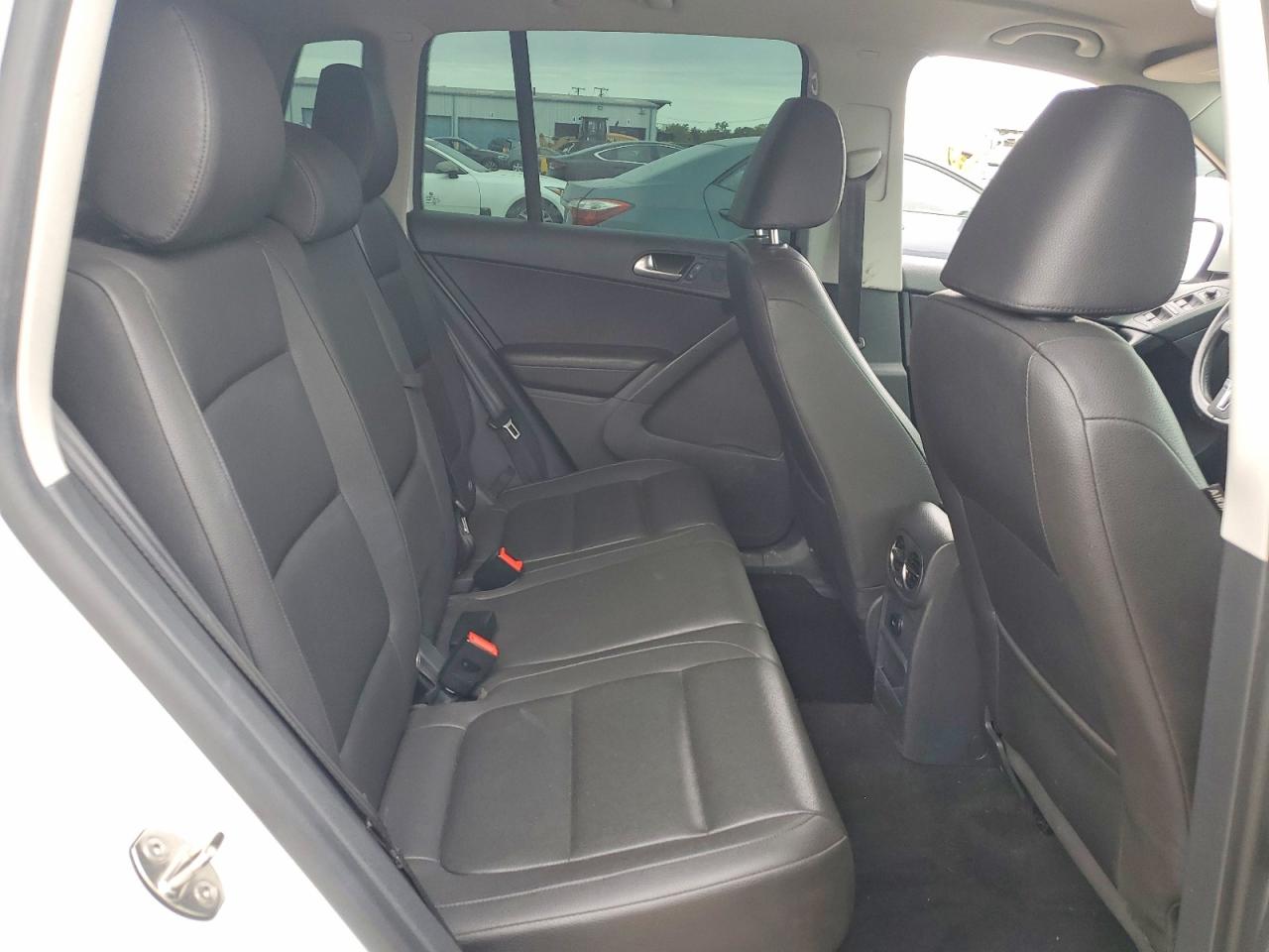 Volkswagen Tiguan S