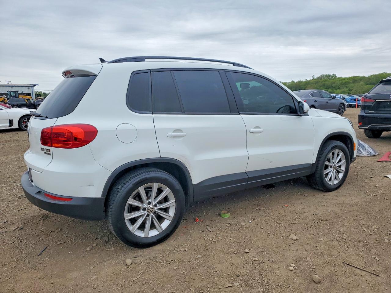 Volkswagen Tiguan S