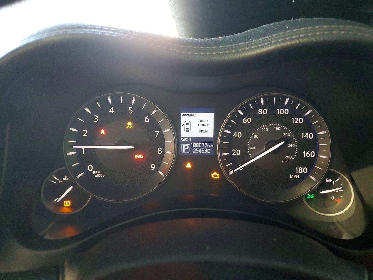 INFINITI Q70 3.7