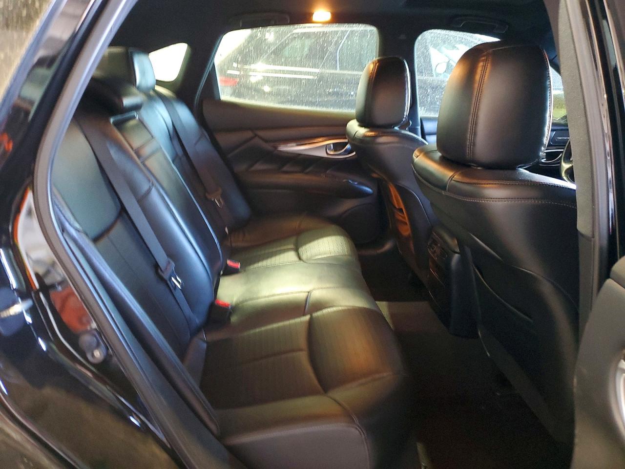 INFINITI Q70 3.7