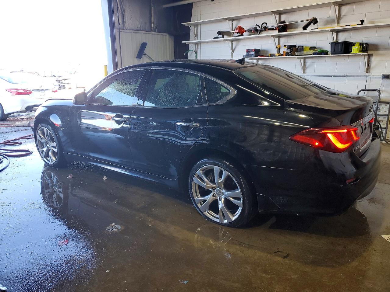 INFINITI Q70 3.7