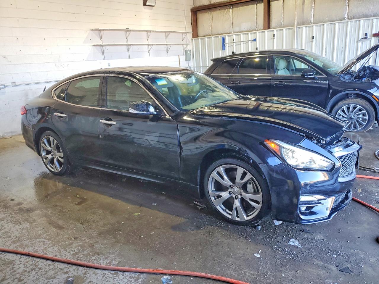 INFINITI Q70 3.7