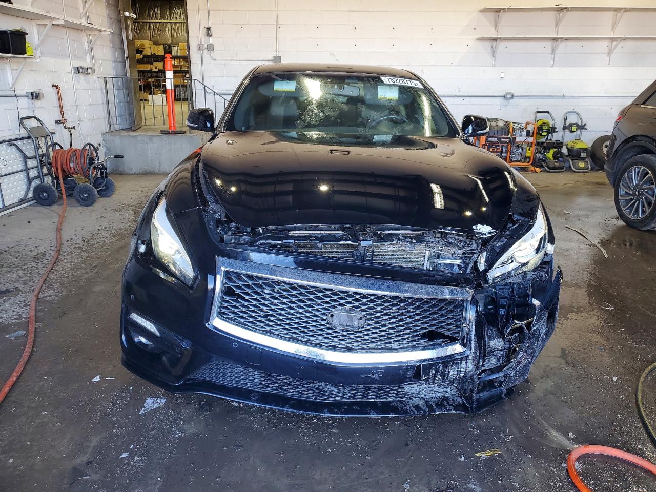 INFINITI Q70 3.7