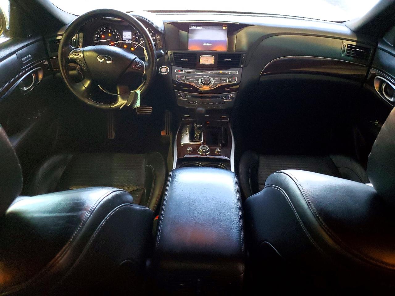 INFINITI Q70 3.7
