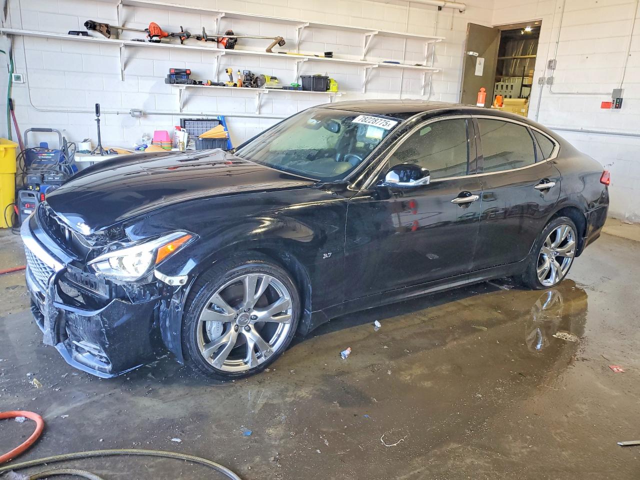 Salvage INFINITI Q70 Image