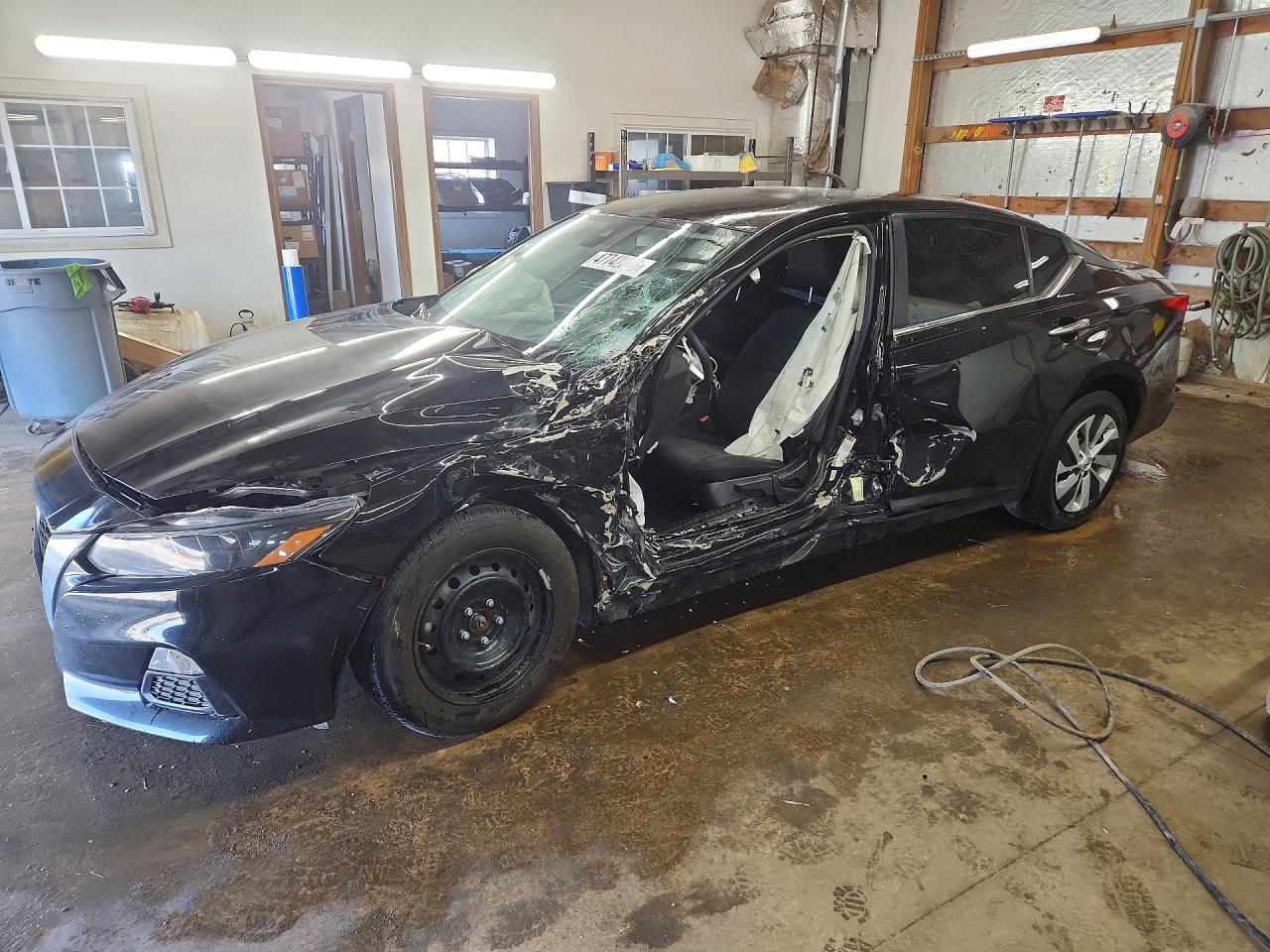 Salvage Nissan Altima Image