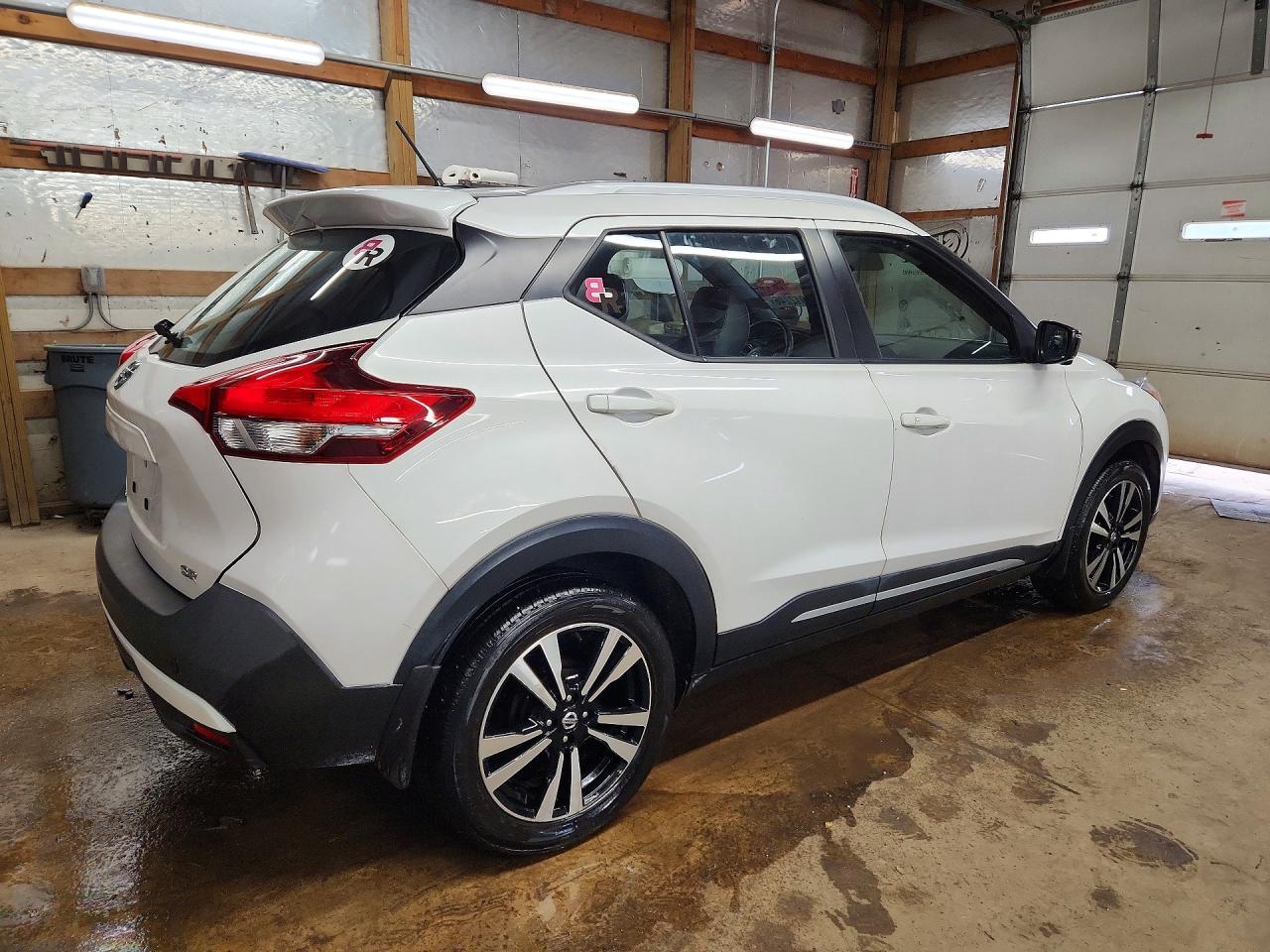 Nissan Kicks Sr