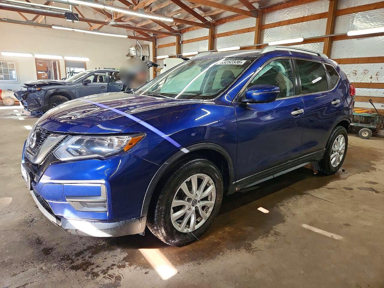 Salvage Nissan Rogue Image