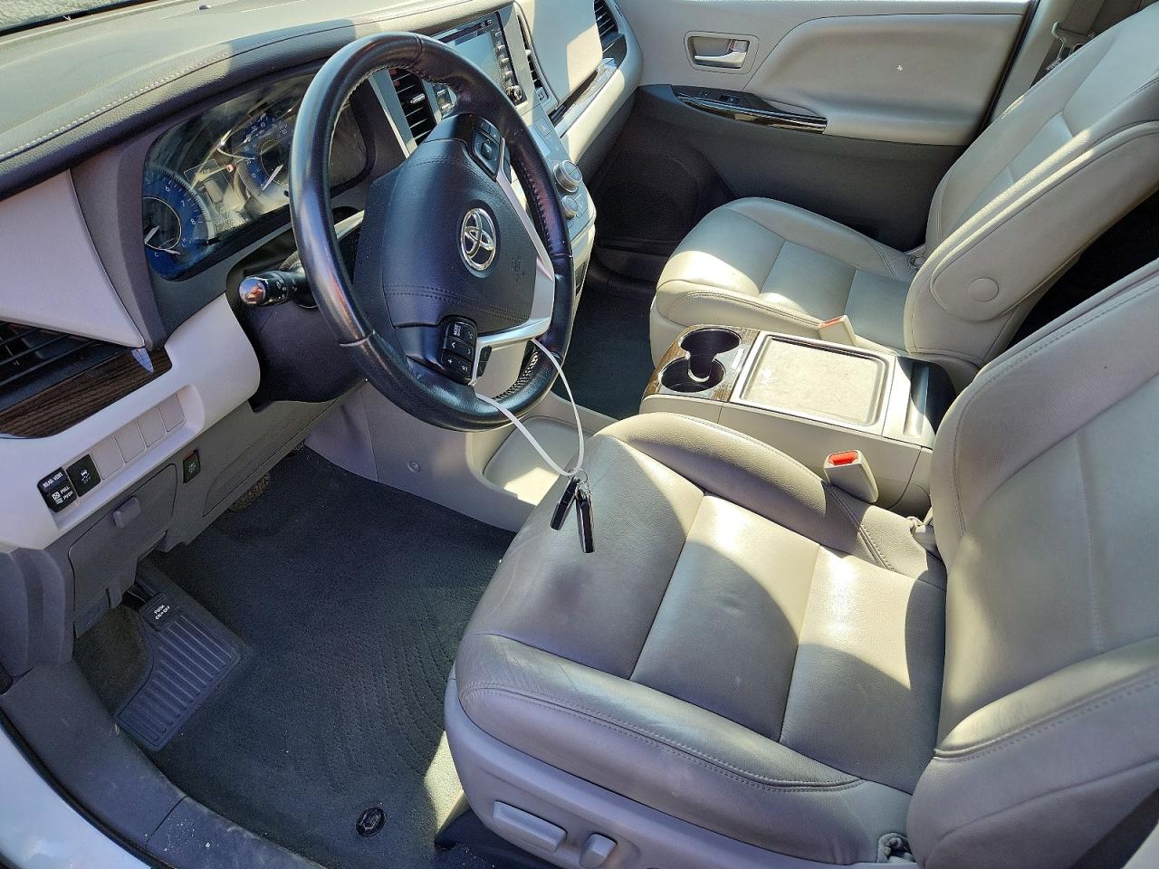 Toyota Sienna Xle 8-passenger