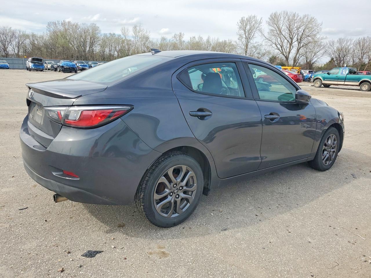 Toyota Yaris Le