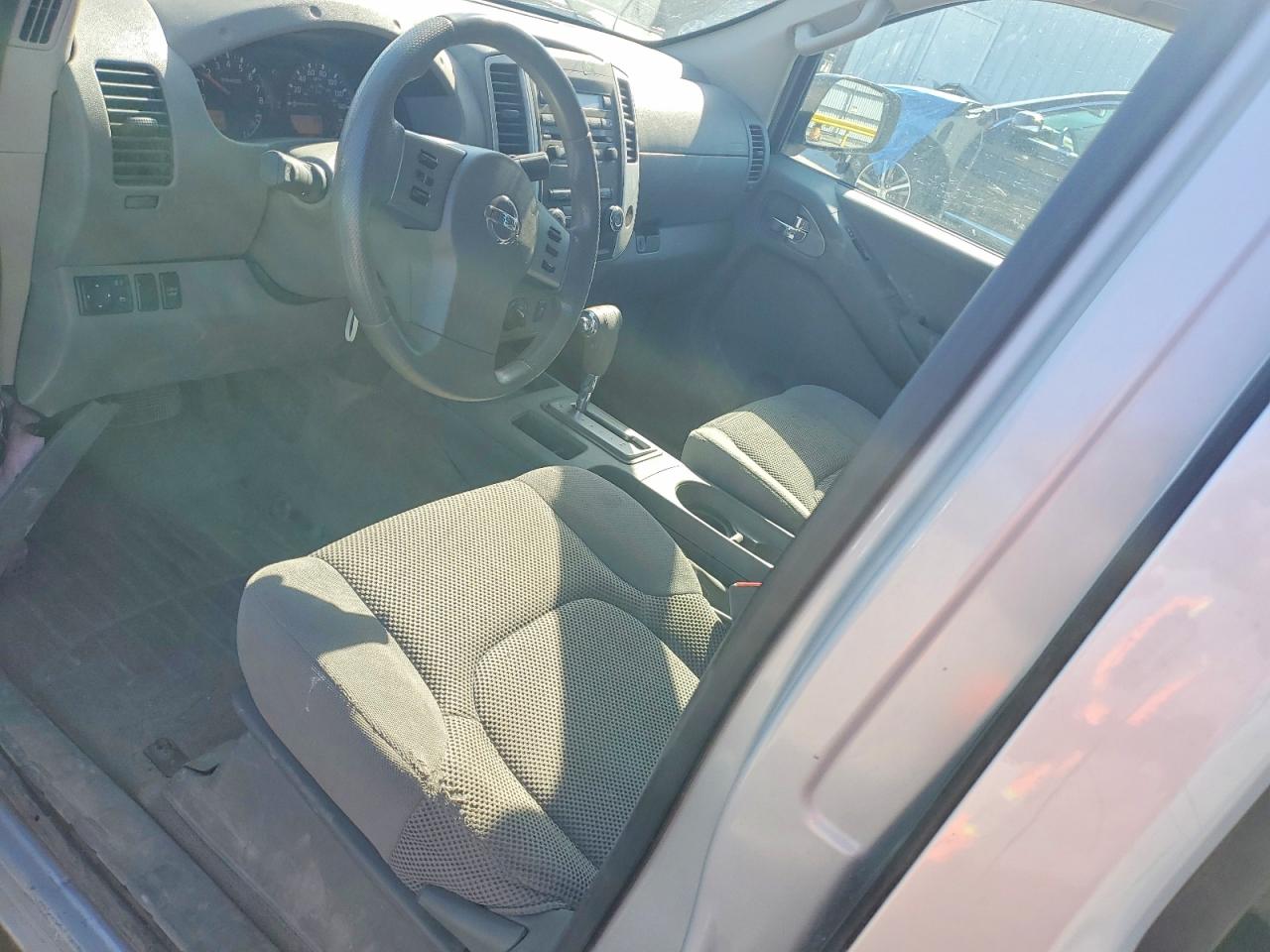 Nissan Frontier S