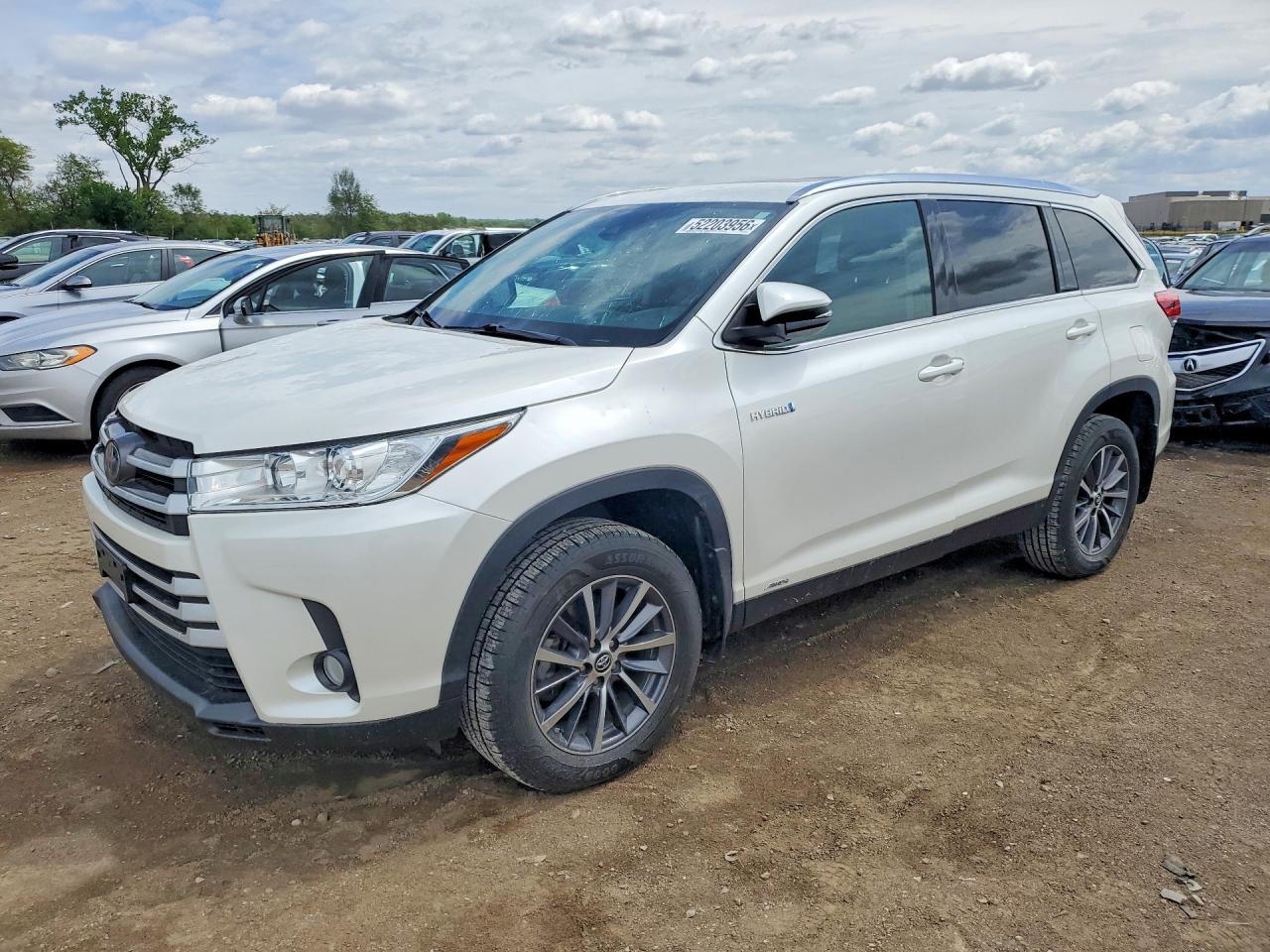 Salvage Toyota Highlander Image