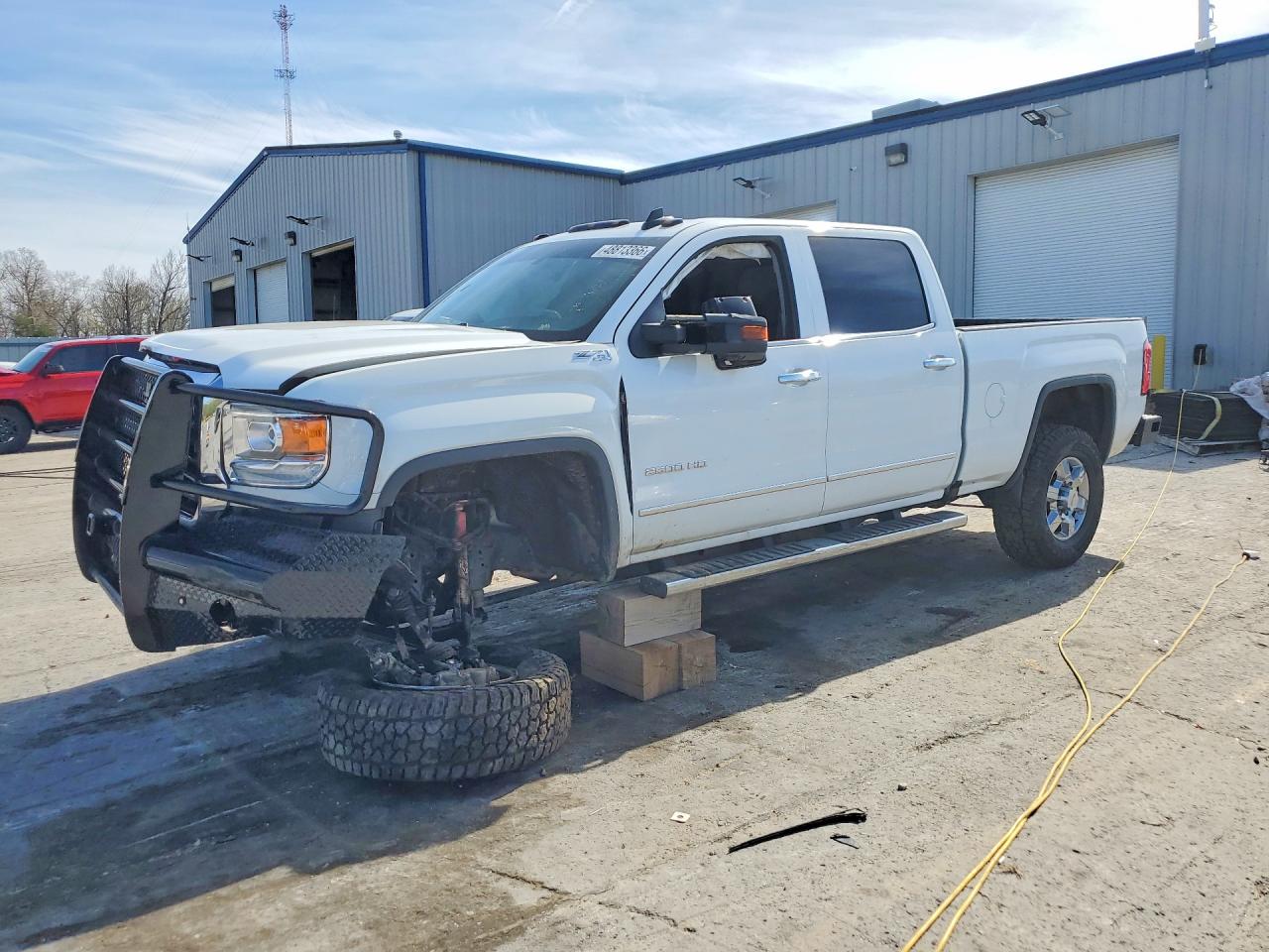 Salvage GMC Sierra Image