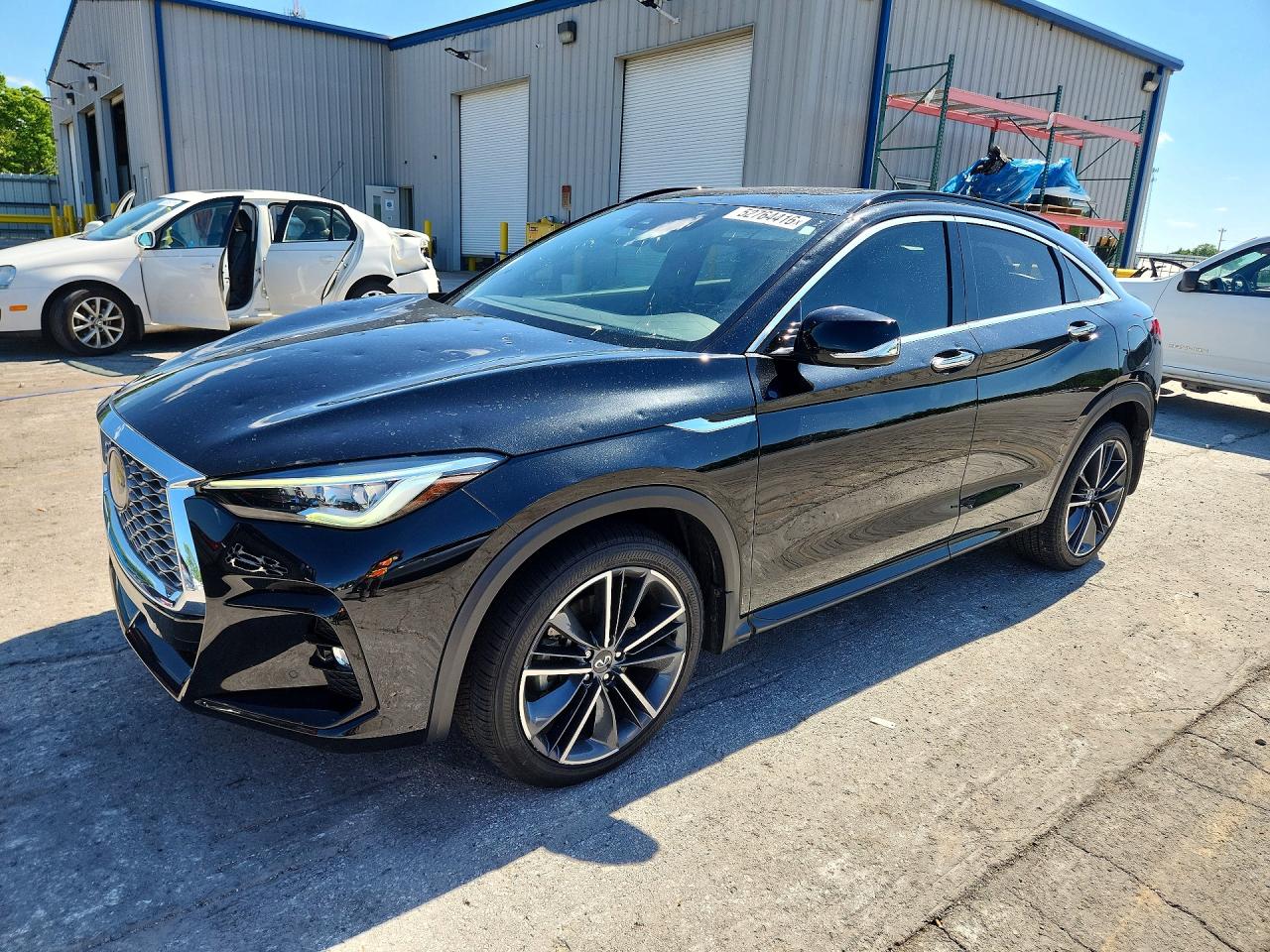 Salvage INFINITI Qx Image