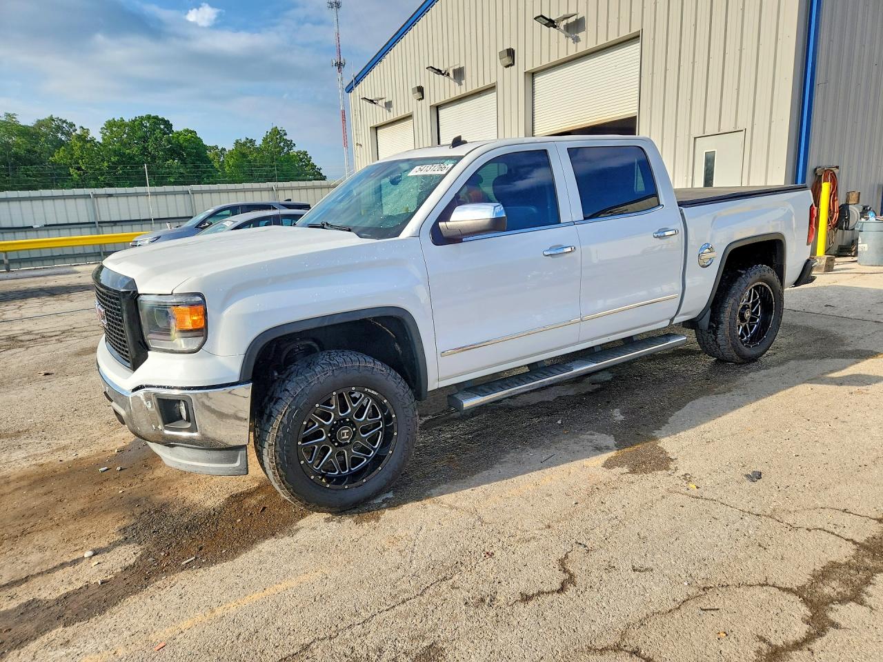 Salvage GMC Sierra Image