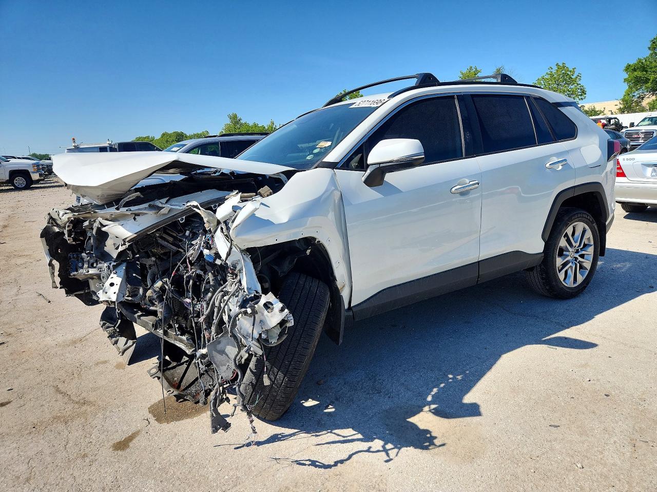 Salvage Toyota RAV4 Image