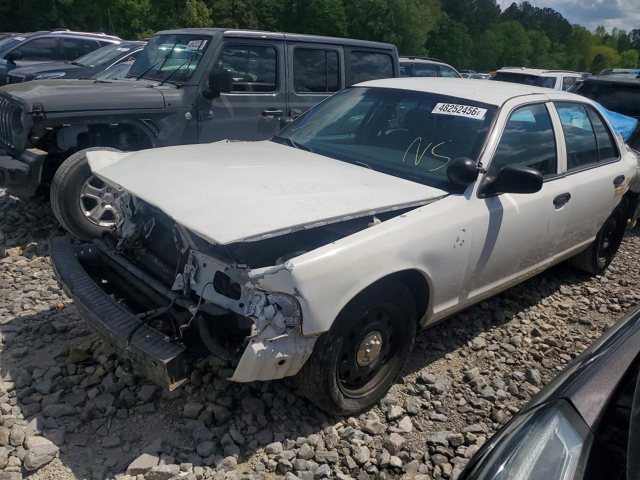 Salvage Ford Crown Vic Image