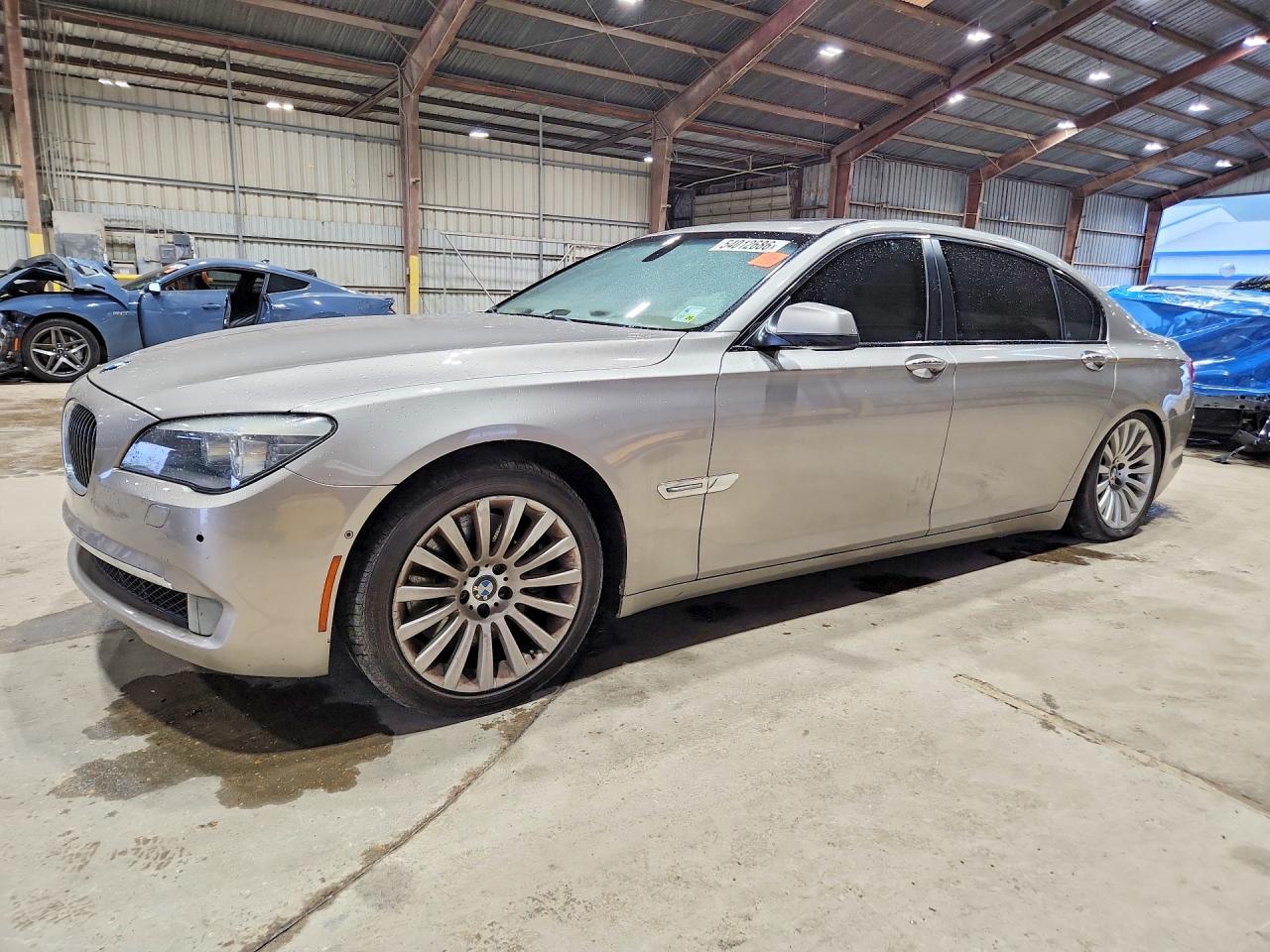 Salvage BMW 7 Series Image