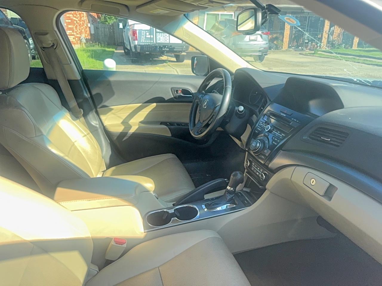 Acura ILX Hybrid Tech