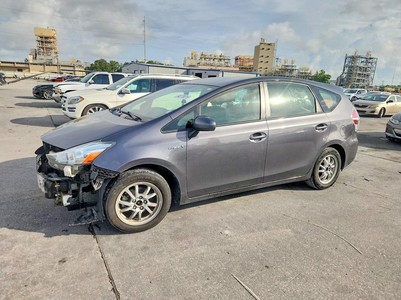 Salvage Toyota Prius v Image