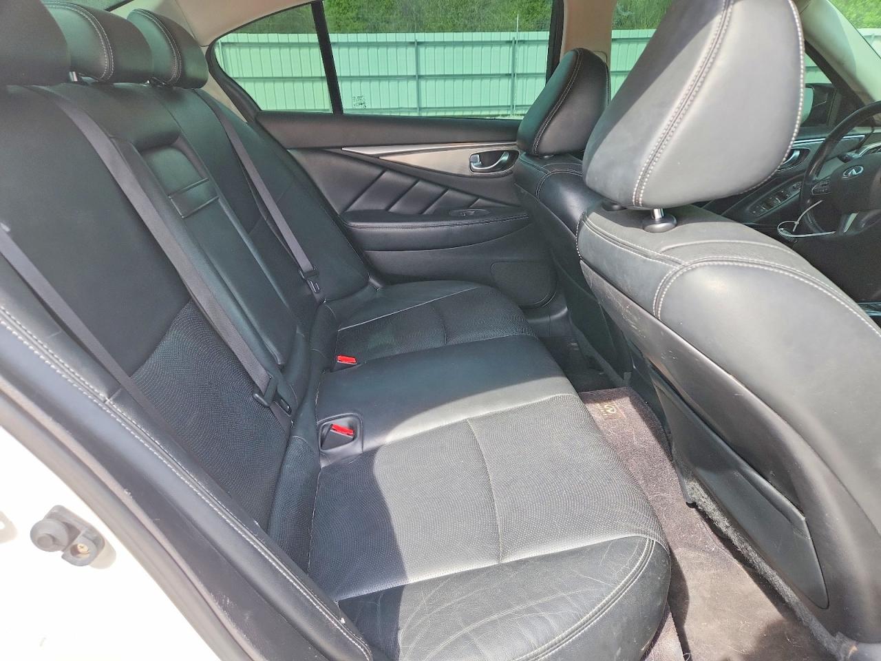 INFINITI Q50 Premium