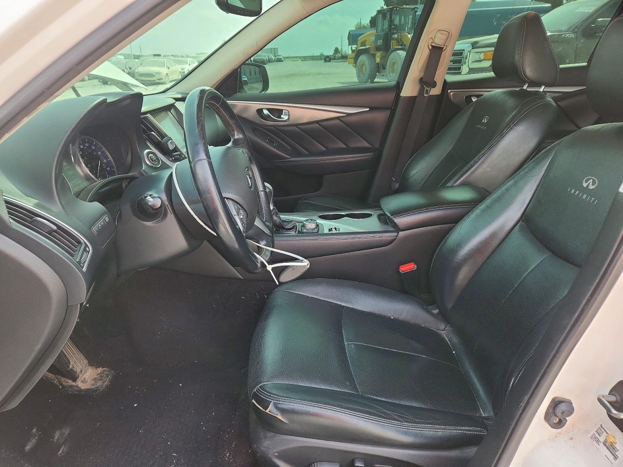 INFINITI Q50 Premium