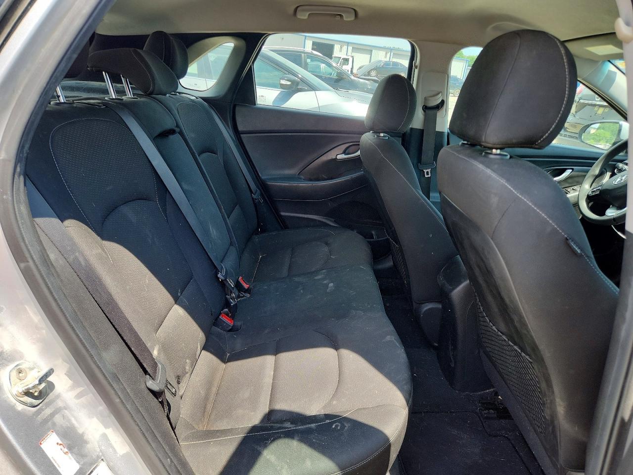 Hyundai ELANTRA Base