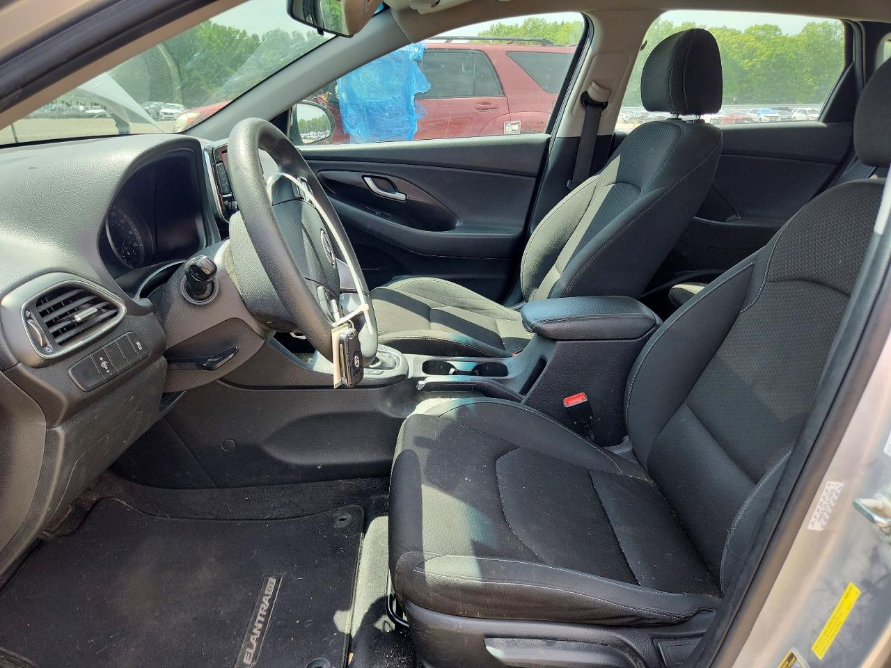 Hyundai ELANTRA Base